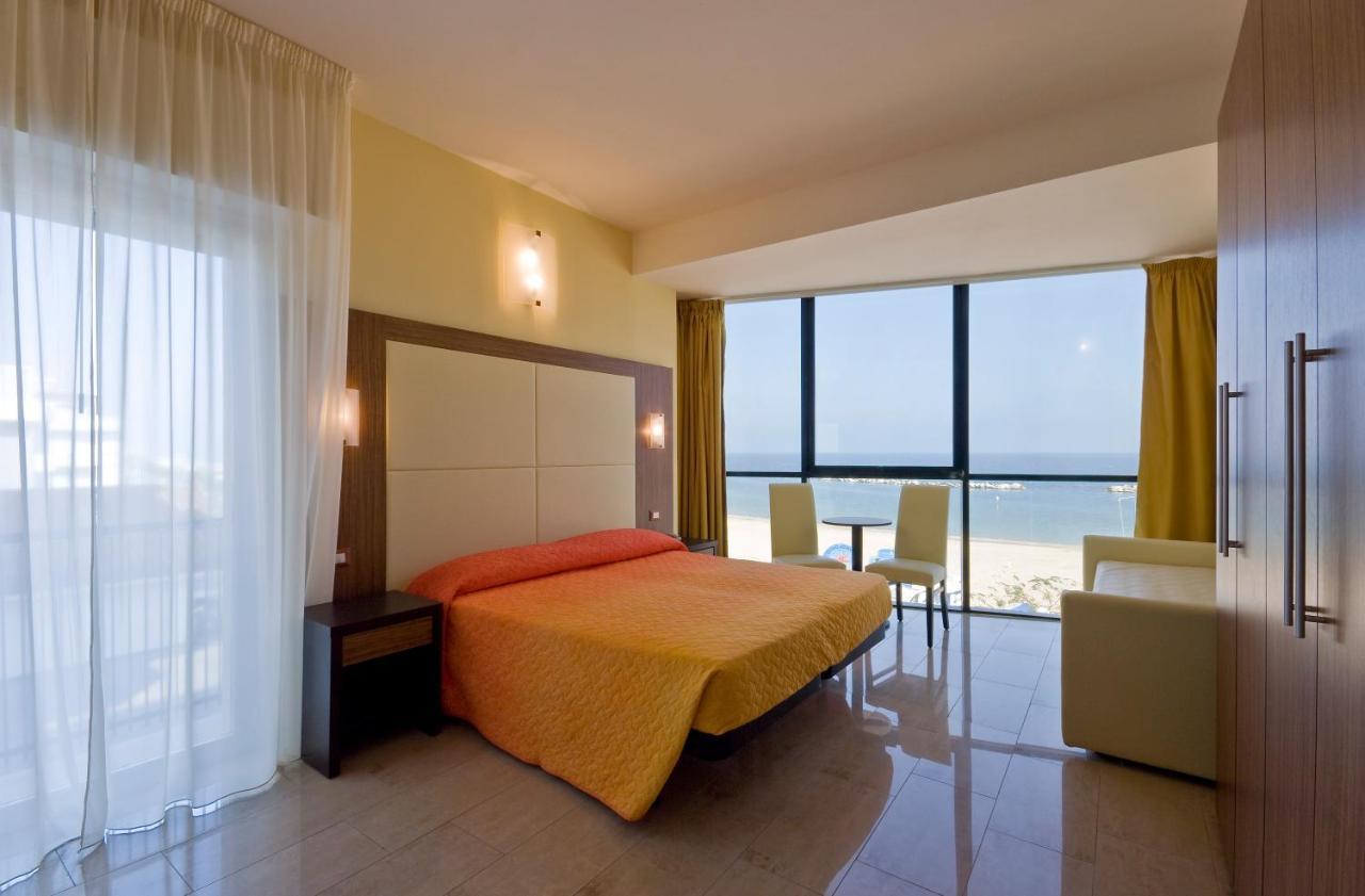 בלריה-איגאה מרינה Hotel Ambasciatori מראה חיצוני תמונה