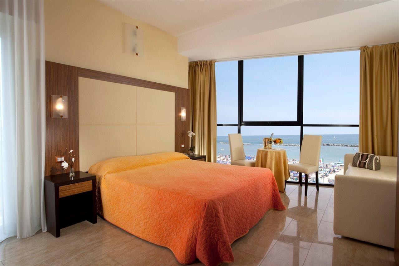בלריה-איגאה מרינה Hotel Ambasciatori מראה חיצוני תמונה