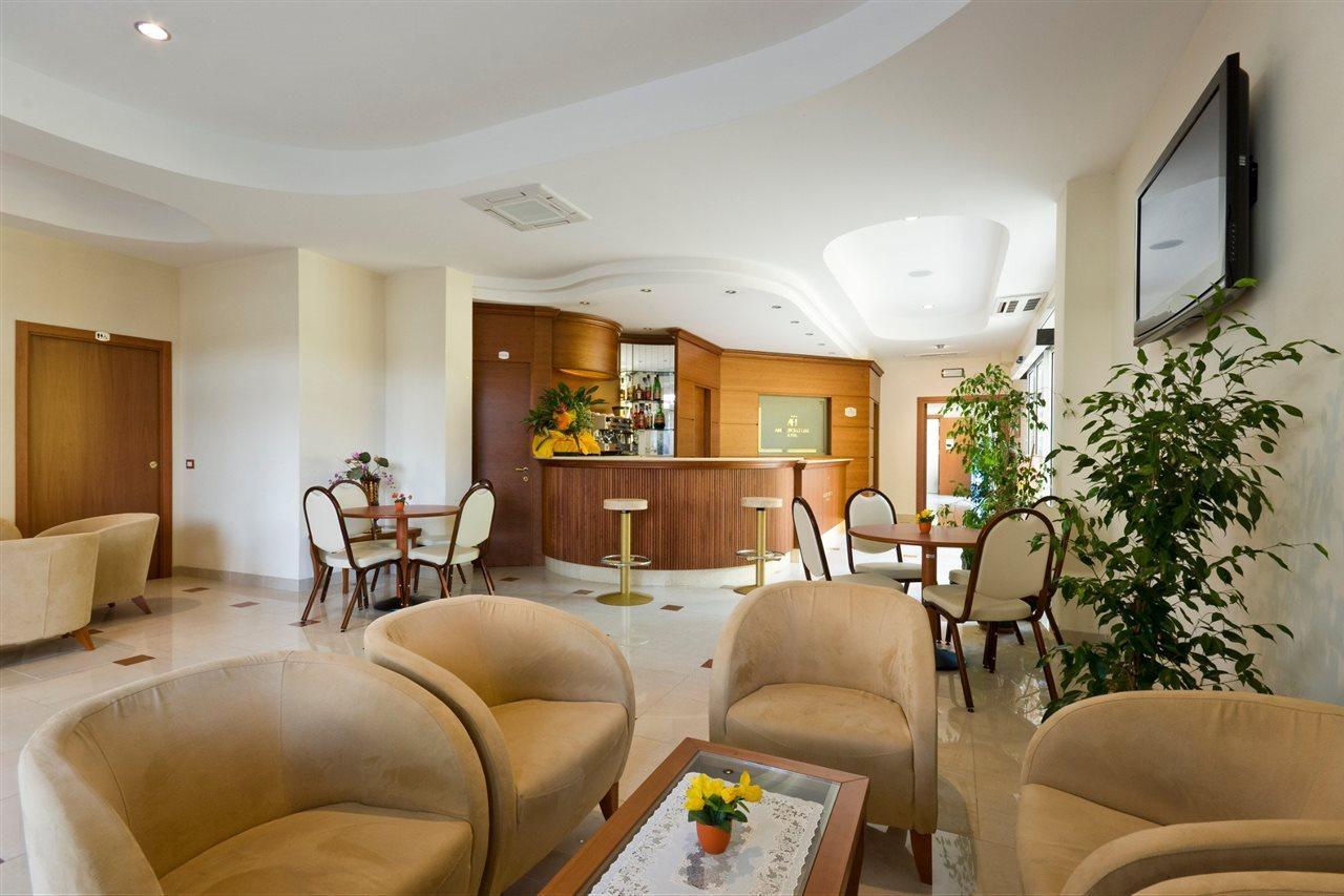 בלריה-איגאה מרינה Hotel Ambasciatori מראה חיצוני תמונה