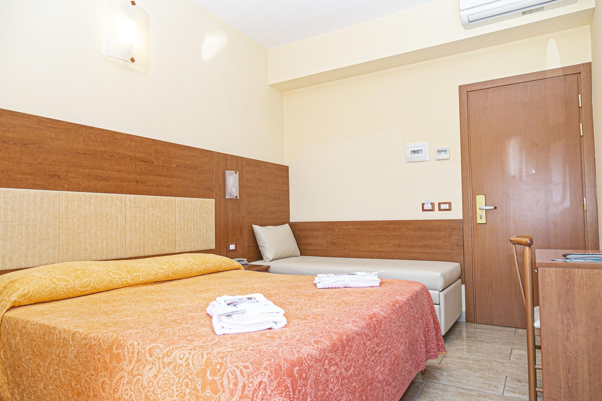 בלריה-איגאה מרינה Hotel Ambasciatori מראה חיצוני תמונה