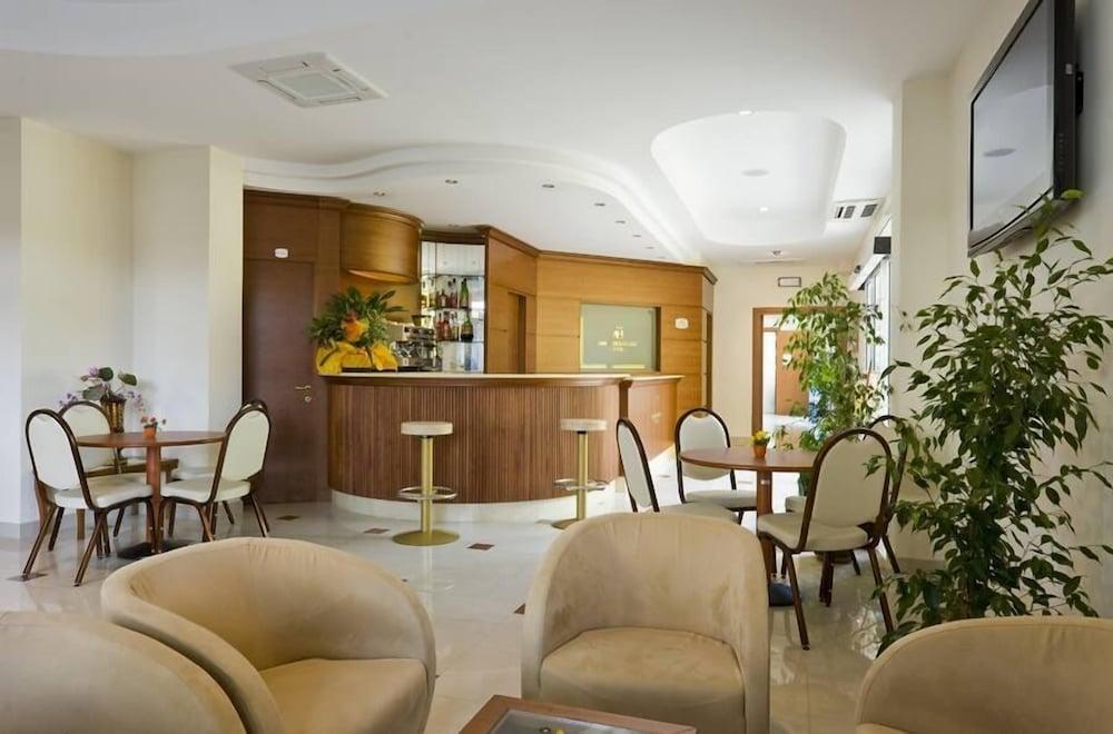 בלריה-איגאה מרינה Hotel Ambasciatori מראה חיצוני תמונה