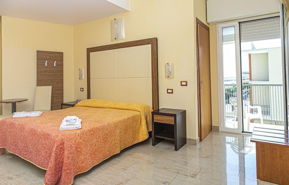 בלריה-איגאה מרינה Hotel Ambasciatori מראה חיצוני תמונה